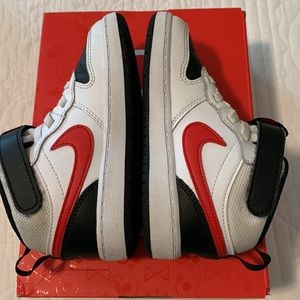 NIKE SNEAKERS